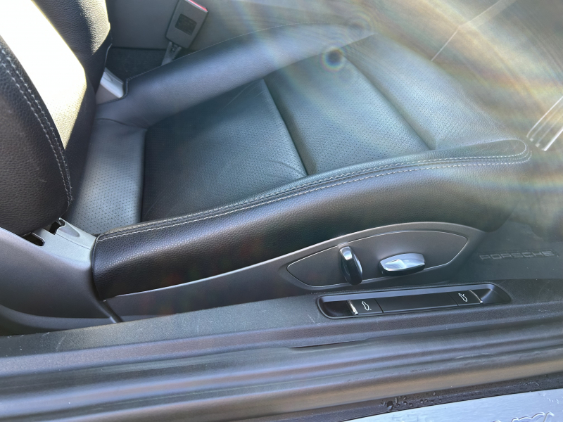 ポルシェ 911(Type991.2) カレラ　PDK　右H　スポーツクロノPKG　スポーツエグゾースト　スパイダー20インチアルミホイール　GTスポーツステアリング　レザーシート　シートヒーター