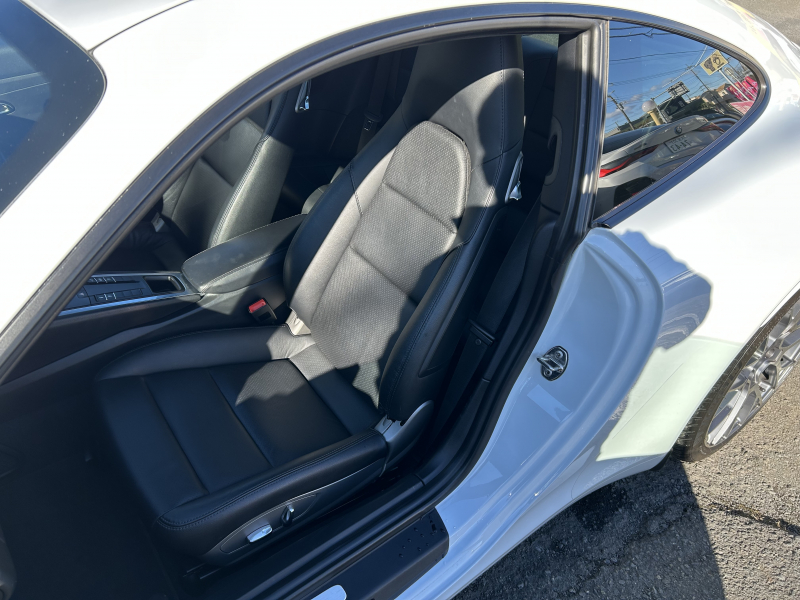 ポルシェ 911(Type991.2) カレラ　PDK　右H　スポーツクロノPKG　スポーツエグゾースト　スパイダー20インチアルミホイール　GTスポーツステアリング　レザーシート　シートヒーター