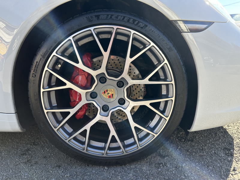 ポルシェ 911(Type991.2) カレラ　PDK　右H　スポーツクロノPKG　スポーツエグゾースト　スパイダー20インチアルミホイール　GTスポーツステアリング　レザーシート　シートヒーター