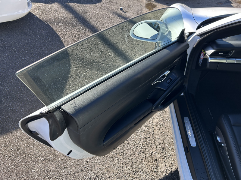 ポルシェ 911(Type991.2) カレラ　PDK　右H　スポーツクロノPKG　スポーツエグゾースト　スパイダー20インチアルミホイール　GTスポーツステアリング　レザーシート　シートヒーター