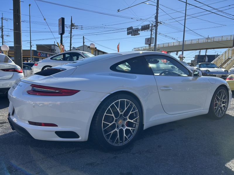 ポルシェ 911(Type991.2) カレラ　PDK　右H　スポーツクロノPKG　スポーツエグゾースト　スパイダー20インチアルミホイール　GTスポーツステアリング　レザーシート　シートヒーター