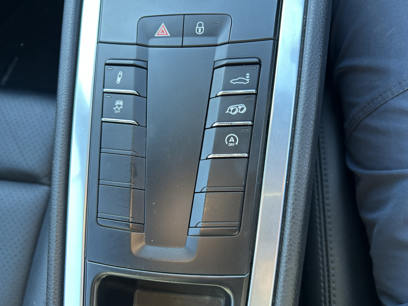 ポルシェ 911(Type991.2) カレラ　PDK　右H　スポーツクロノPKG　スポーツエグゾースト　スパイダー20インチアルミホイール　GTスポーツステアリング　レザーシート　シートヒーター