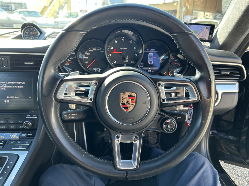 ポルシェ 911(Type991.2) カレラ4　PDK　右H　スポーツクロノPKG　スポ－ツエグゾースト　アダプティブクルーズコントロール　レザーインテリア　パワーステアリングプラス　GTスポーツステアリング　カレラS20インチアルミホイール　　　　　　　