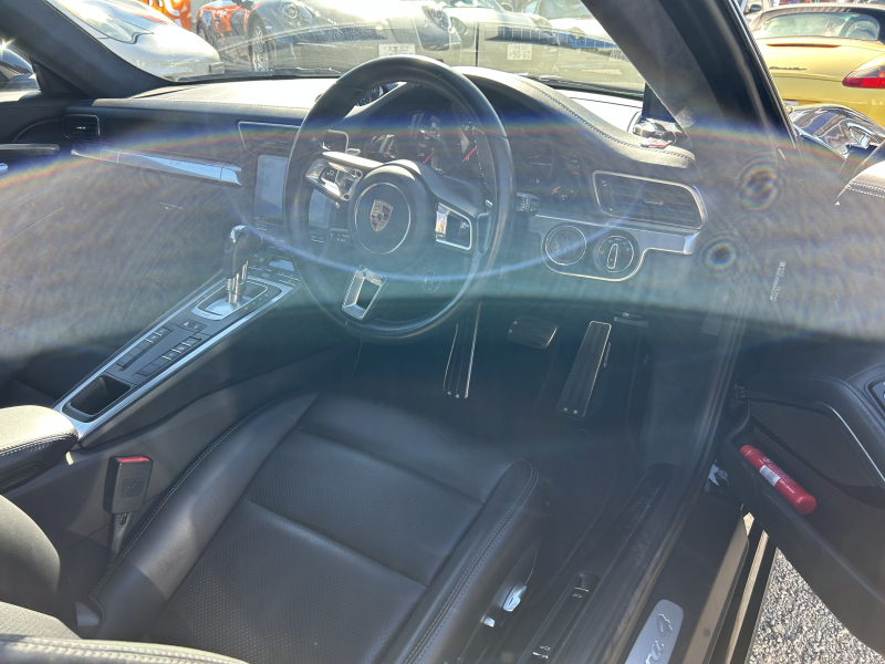 ポルシェ 911(Type991.2) カレラ4　PDK　右H　スポーツクロノPKG　スポ－ツエグゾースト　アダプティブクルーズコントロール　レザーインテリア　パワーステアリングプラス　GTスポーツステアリング　カレラS20インチアルミホイール　　　　　　　