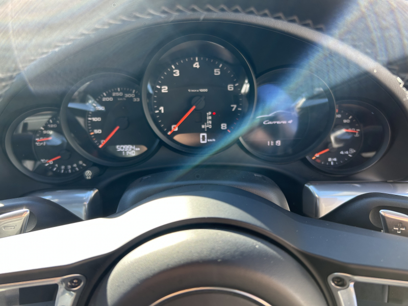 ポルシェ 911(Type991.2) カレラ4　PDK　右H　スポーツクロノPKG　スポ－ツエグゾースト　アダプティブクルーズコントロール　レザーインテリア　パワーステアリングプラス　GTスポーツステアリング　カレラS20インチアルミホイール　　　　　　　