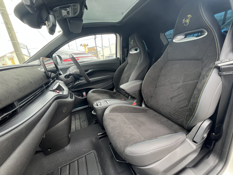 アバルト 500e ツーリズモ BEV車両