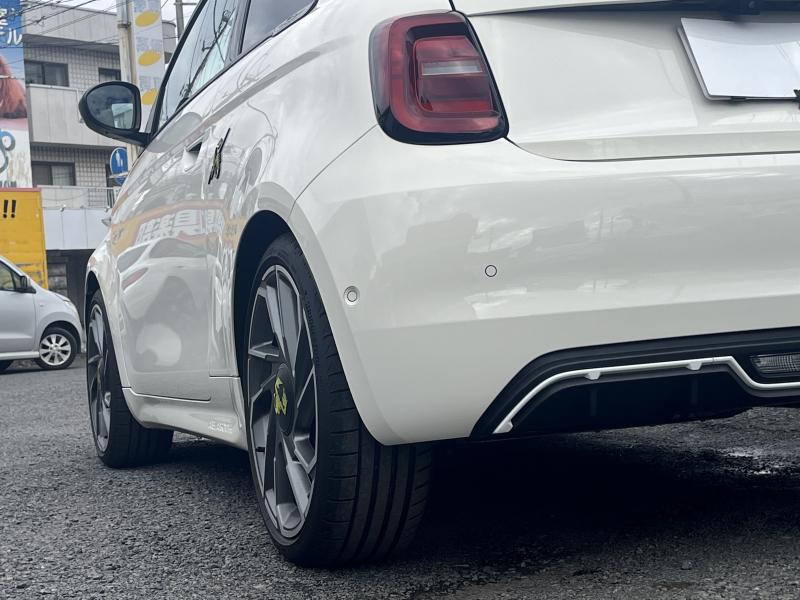 アバルト 500e ツーリズモ BEV車両