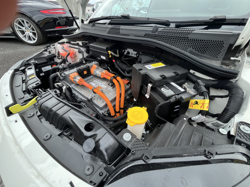 アバルト 500e ツーリズモ BEV車両