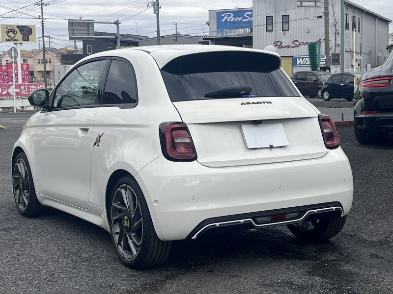 アバルト 500e ツーリズモ BEV車両