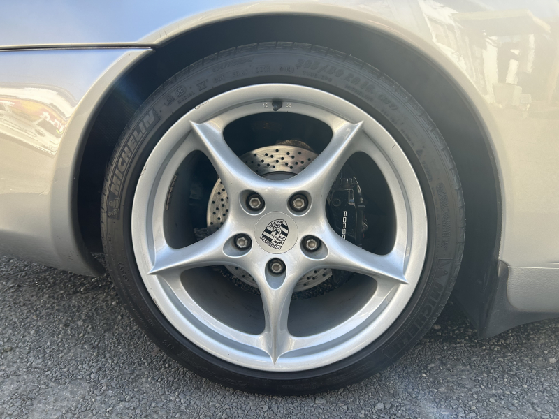 ポルシェ 911(Type996) カレラ　Tiptronic　右H　18インチアルミホイール　車高調　社外マフラー　社外テール