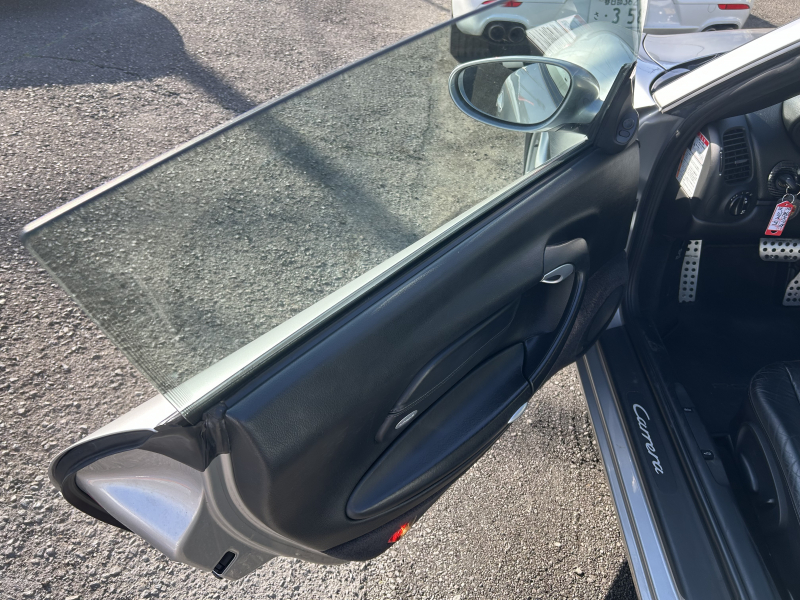 ポルシェ 911(Type996) カレラ　Tiptronic　右H　18インチアルミホイール　車高調　社外マフラー　社外テール