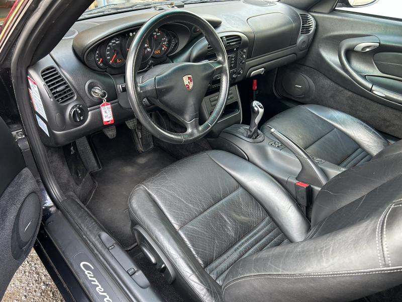 ポルシェ 911(Type996) カレラ 6MT 左H レザーシート　純正17インチアルミ