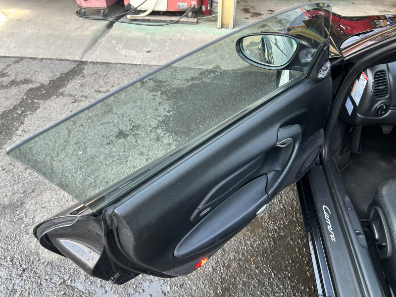 ポルシェ 911(Type996) カレラ 6MT 左H レザーシート　純正17インチアルミ