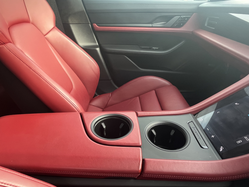 ポルシェ タイカン ターボ 4シート 4WD　右H　スポクロ　パノラマ　PSCB