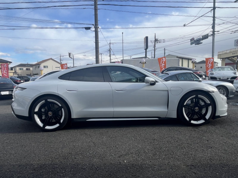 ポルシェ タイカン ターボ 4シート 4WD　右H　スポクロ　パノラマ　PSCB