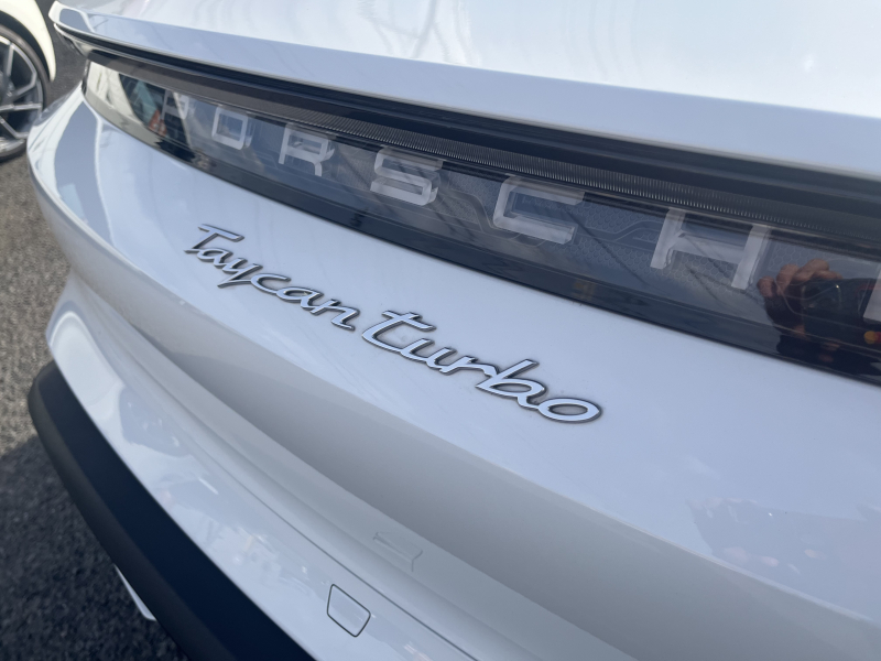 ポルシェ タイカン ターボ 4シート 4WD　右H　スポクロ　パノラマ　PSCB