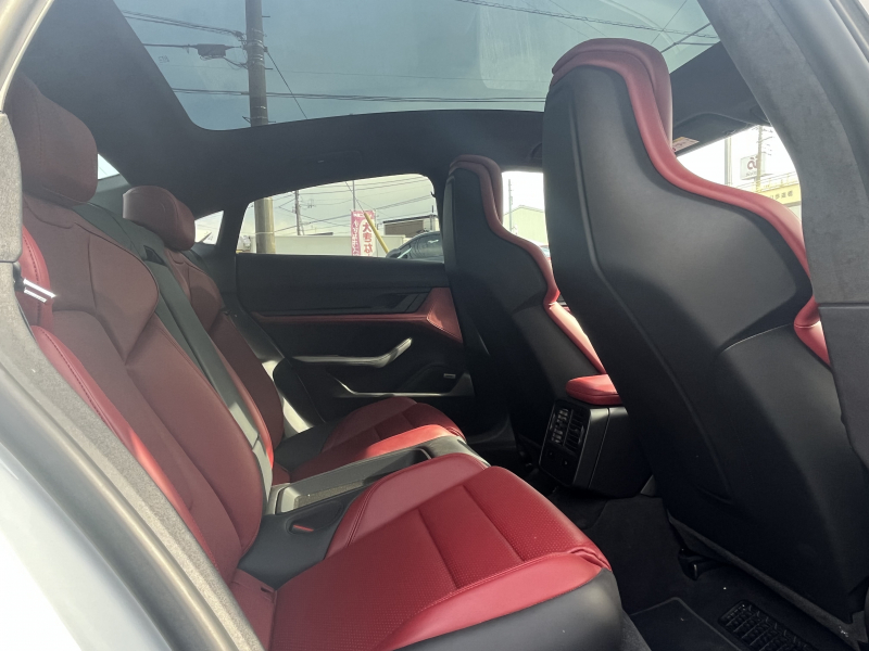 ポルシェ タイカン ターボ 4シート 4WD　右H　スポクロ　パノラマ　PSCB