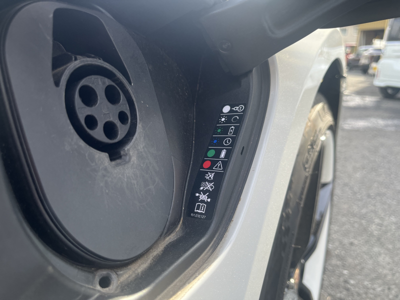 ポルシェ タイカン ターボ 4シート 4WD　右H　スポクロ　パノラマ　PSCB