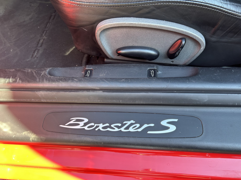 ポルシェ ボクスター(Type986) ボクスターS　左H　6MT 　レッドキャリパー　スポーツシート　車高調