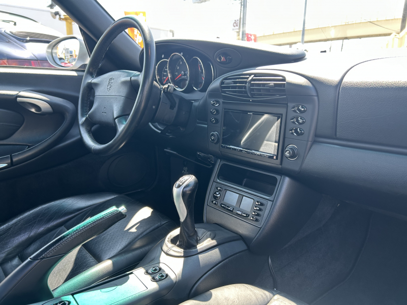 ポルシェ 911(Type996) カレラ　左H　6MT　レザーシート　地デジナビ　バックカメラ