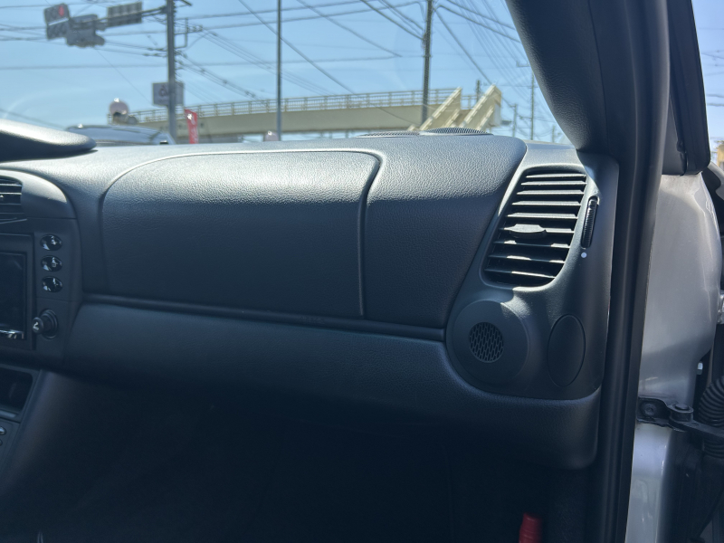 ポルシェ 911(Type996) カレラ　左H　6MT　レザーシート　地デジナビ　バックカメラ