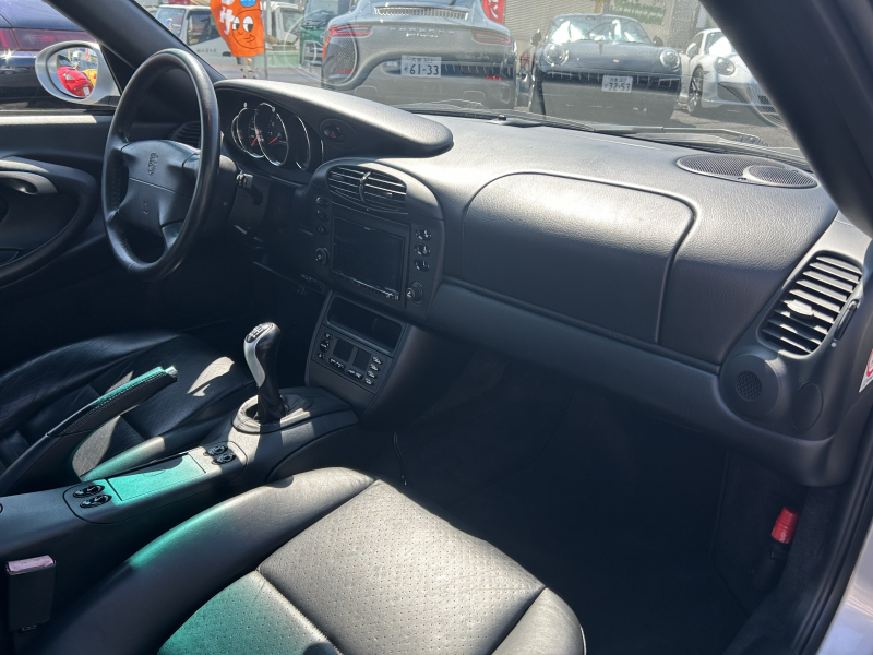 ポルシェ 911(Type996) カレラ　左H　6MT　レザーシート　地デジナビ　バックカメラ