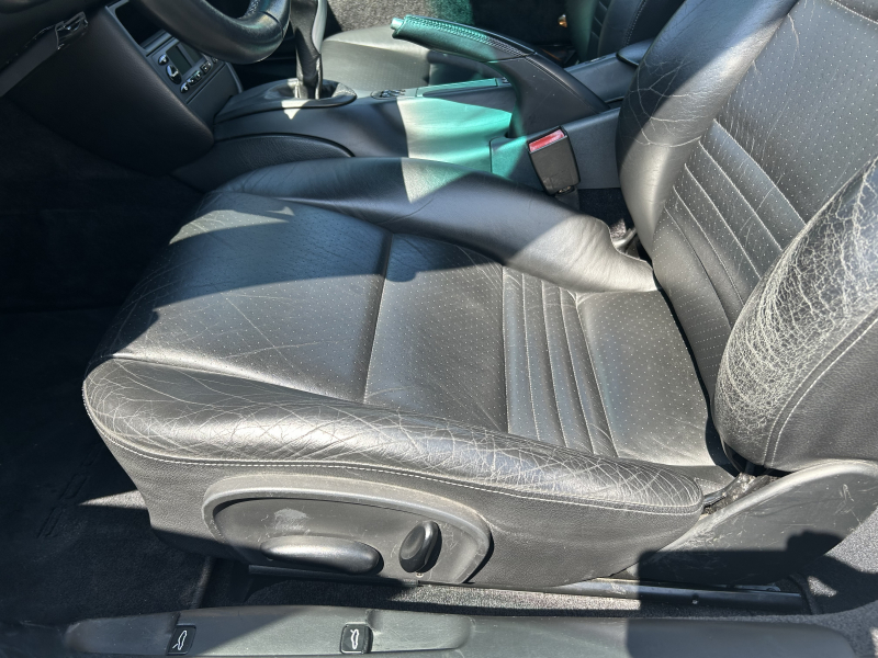 ポルシェ 911(Type996) カレラ　左H　6MT　レザーシート　地デジナビ　バックカメラ