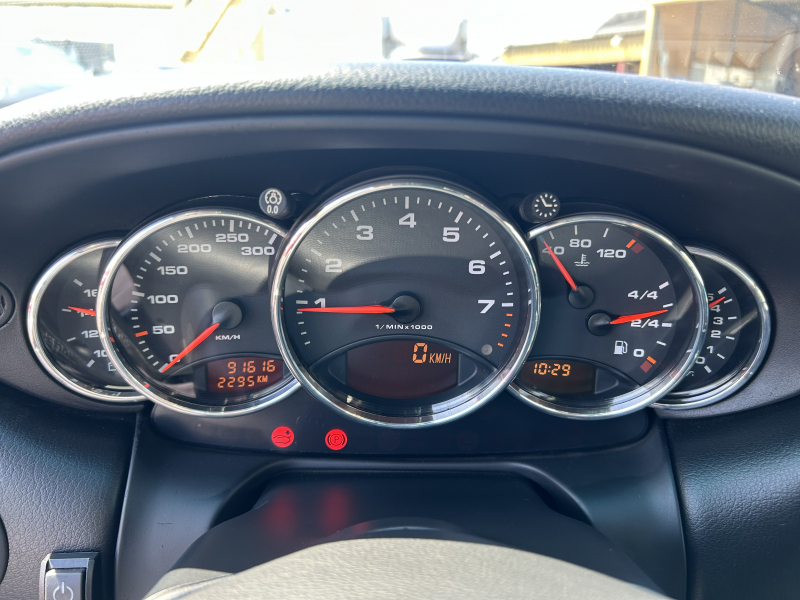 ポルシェ 911(Type996) カレラ　左H　6MT　レザーシート　地デジナビ　バックカメラ