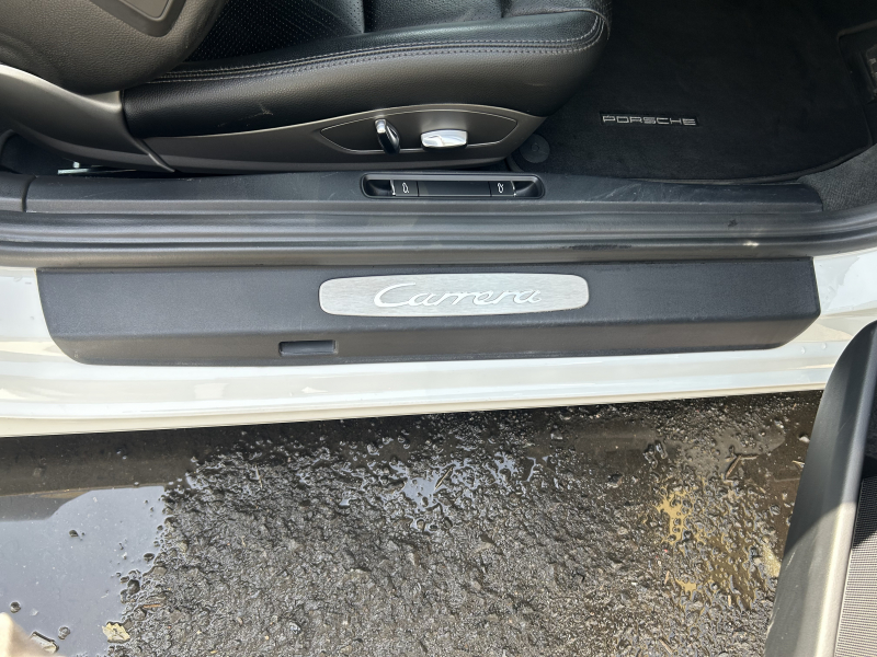 ポルシェ 911(Type991.2) カレラ　スポーツクロノパッケージ　PDK　右ハンドル　黒革　シートヒーター　純正19インチアルミ　純正ナビ