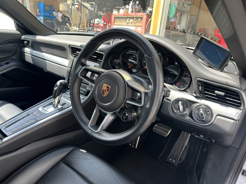 ポルシェ 911(Type991.2) カレラ　スポーツクロノパッケージ　PDK　右ハンドル　黒革　シートヒーター　純正19インチアルミ　純正ナビ