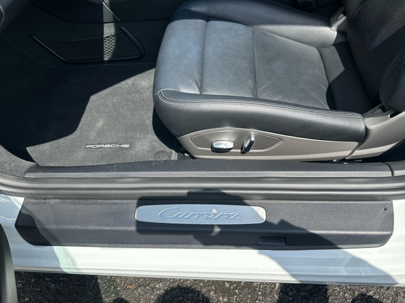 ポルシェ 911(Type991.2) カレラ　スポーツクロノパッケージ　PDK　右ハンドル　黒革　シートヒーター　純正19インチアルミ　純正ナビ