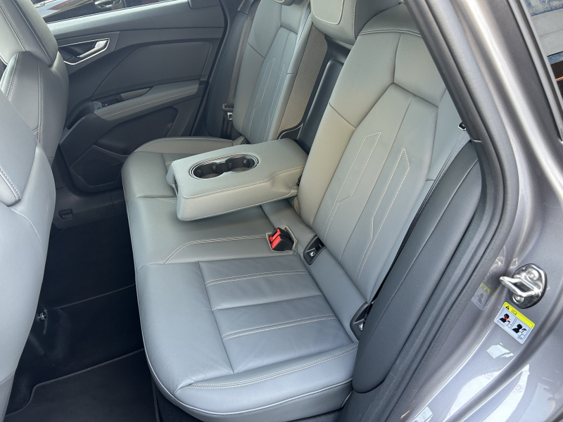 アウディ e-tron Sportback Q4 e-tron 50 Sportback Sライン　AudiAG21インチアルミ　シートヒーター　パワーバックドア　SONOSサウンド