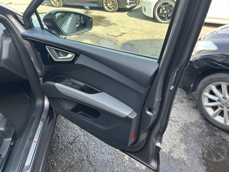 アウディ e-tron Sportback Q4 e-tron 50 Sportback Sライン　AudiAG21インチアルミ　シートヒーター　パワーバックドア　SONOSサウンド