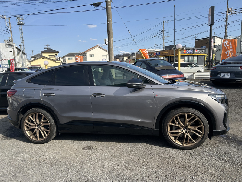 アウディ e-tron Sportback Q4 e-tron 50 Sportback Sライン　AudiAG21インチアルミ　シートヒーター　パワーバックドア　SONOSサウンド
