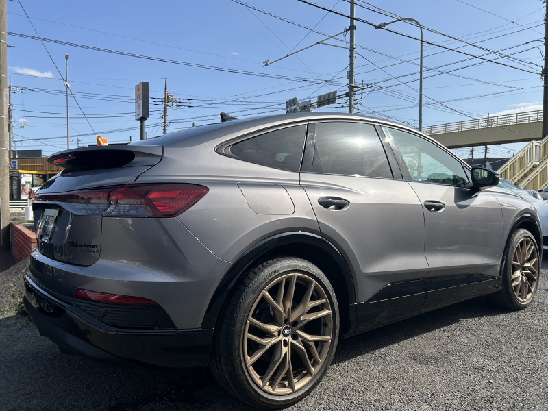 アウディ e-tron Sportback Q4 e-tron 50 Sportback Sライン　AudiAG21インチアルミ　シートヒーター　パワーバックドア　SONOSサウンド