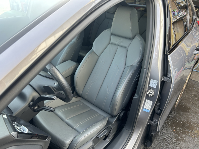 アウディ e-tron Sportback Q4 e-tron 50 Sportback Sライン　AudiAG21インチアルミ　シートヒーター　パワーバックドア　SONOSサウンド