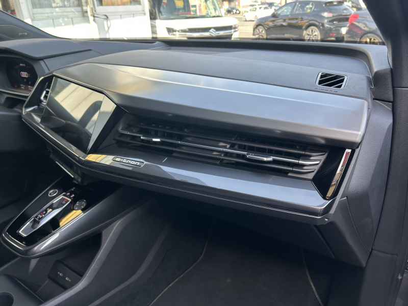 アウディ e-tron Sportback Q4 e-tron 50 Sportback Sライン　AudiAG21インチアルミ　シートヒーター　パワーバックドア　SONOSサウンド