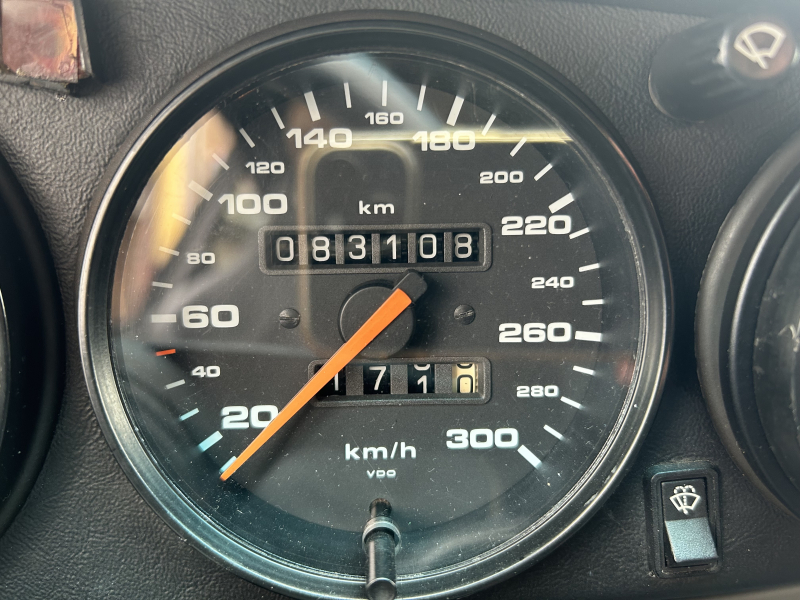ポルシェ 911(Type964) カレラ4　左H　5MT　ターボルック　18インチアルミ　レカロシート