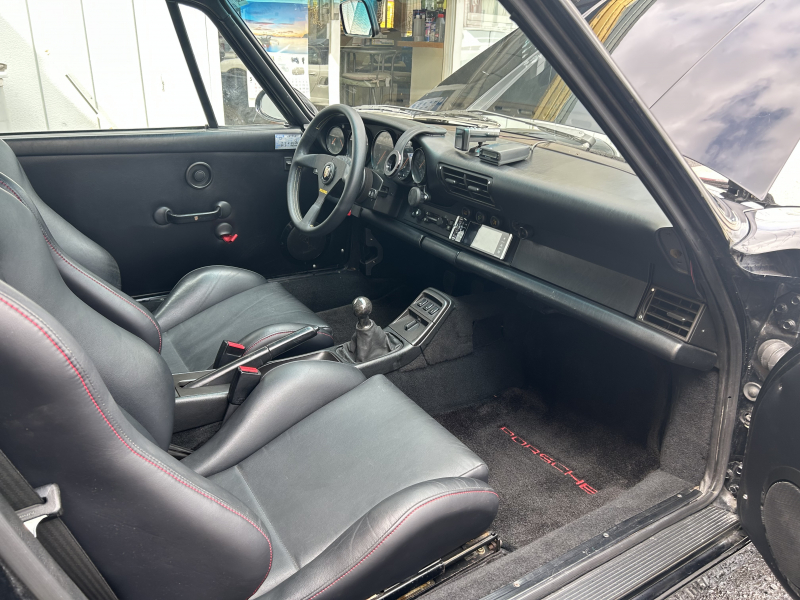ポルシェ 911(Type964) カレラ4　左H　5MT　ターボルック　18インチアルミ　レカロシート