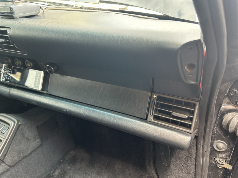 ポルシェ 911(Type964) カレラ4　左H　5MT　ターボルック　18インチアルミ　レカロシート