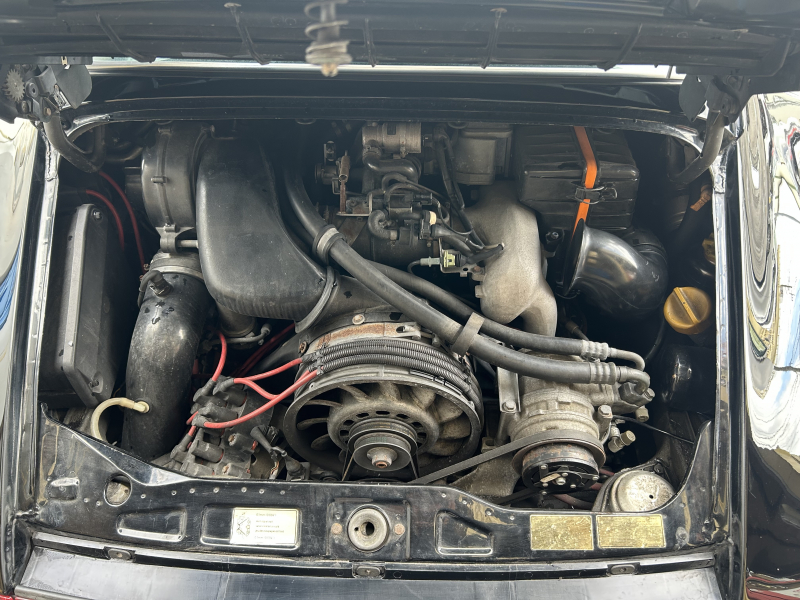 ポルシェ 911(Type964) カレラ4　左H　5MT　ターボルック　18インチアルミ　レカロシート