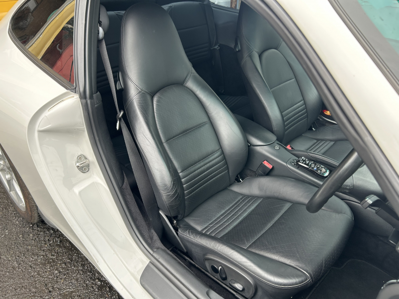 ポルシェ 911(Type996) カレラ4　右H　Tiptronic  サンルーフ　シートヒーター　社外ナビ　バックカメラ