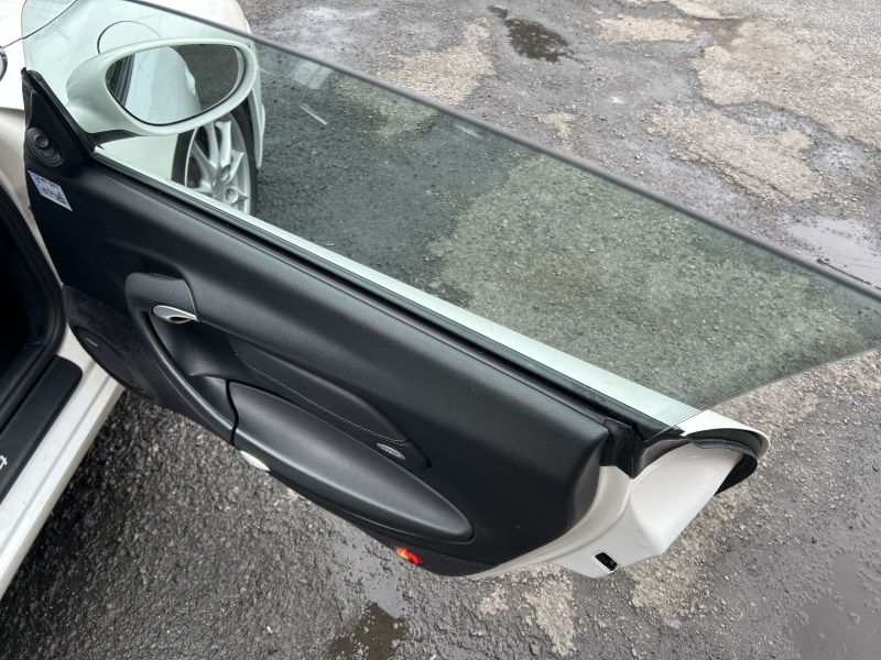 ポルシェ 911(Type996) カレラ4　右H　Tiptronic  サンルーフ　シートヒーター　社外ナビ　バックカメラ