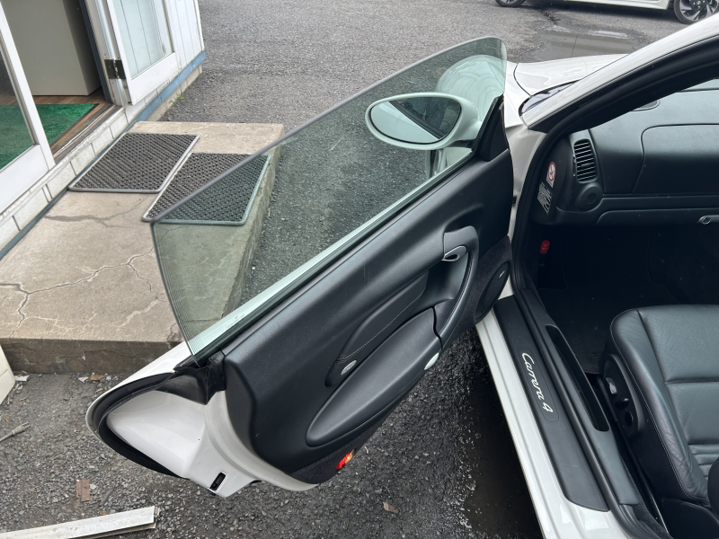ポルシェ 911(Type996) カレラ4　右H　Tiptronic  サンルーフ　シートヒーター　社外ナビ　バックカメラ
