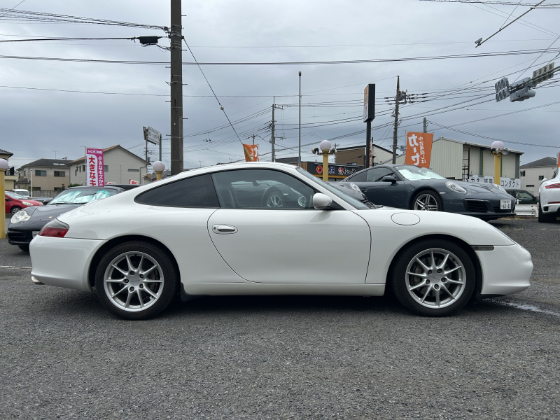 ポルシェ 911(Type996) カレラ4　右H　Tiptronic  サンルーフ　シートヒーター　社外ナビ　バックカメラ