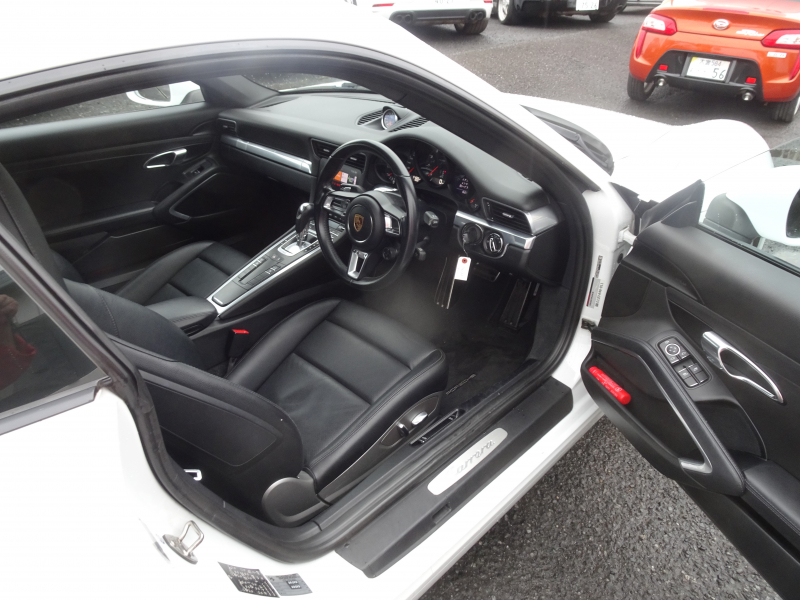 ポルシェ 911(Type991.2) カレラ　スポーツクロノパッケージ　右H　PDK　OPカレラS20インチホイール　シートヒーター　ALLレザーシート　純正ナビ　バックカメラ