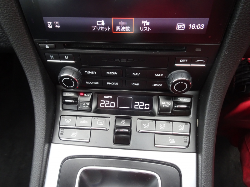 ポルシェ 911(Type991.2) カレラ　スポーツクロノパッケージ　右H　PDK　OPカレラS20インチホイール　シートヒーター　ALLレザーシート　純正ナビ　バックカメラ