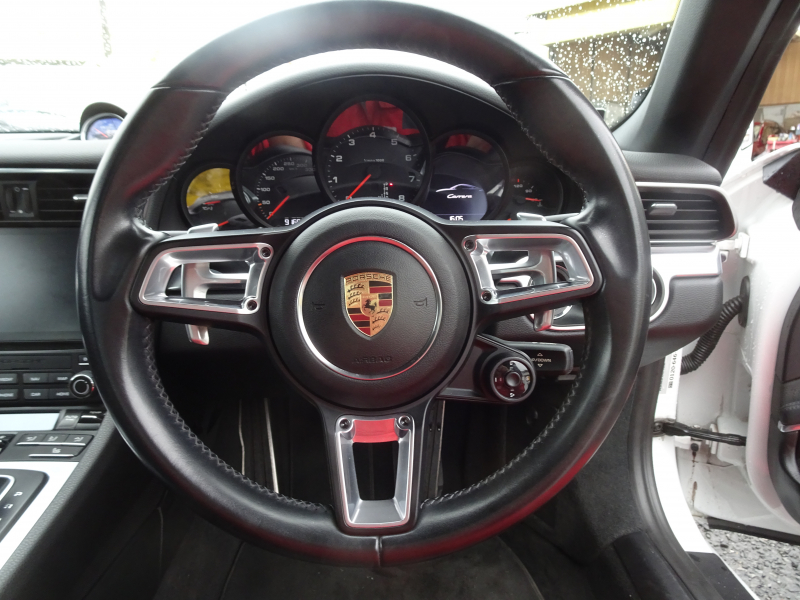 ポルシェ 911(Type991.2) カレラ　スポーツクロノパッケージ　右H　PDK　OPカレラS20インチホイール　シートヒーター　ALLレザーシート　純正ナビ　バックカメラ