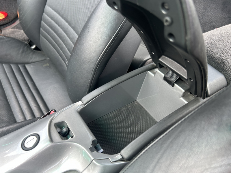 ポルシェ 911(Type996) カレラ　40thアニバーサリーエディション　左H  6MT　専用フロントバンパー、サイドスカート　ポリッシュ仕上げホイール　サンルーフ　シートヒーター