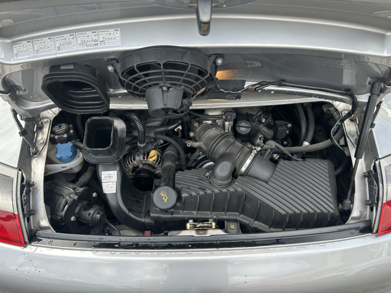 ポルシェ 911(Type996) カレラ　40thアニバーサリーエディション　左H  6MT　専用フロントバンパー、サイドスカート　ポリッシュ仕上げホイール　サンルーフ　シートヒーター